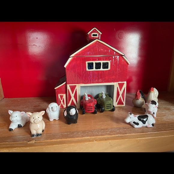 Cracker Barrel Other Cracker Barrel Cookie Barn And Animal Sp Shakers Poshmark